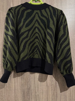 Mango women's knit sweater S like new, black and green