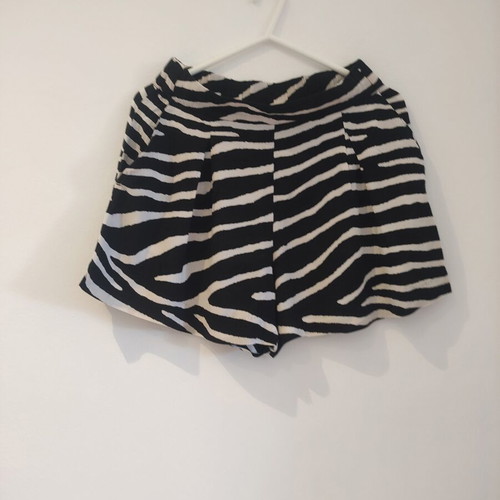 Zebra shorts H&M like new, size S, black and white