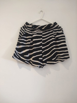 Zebra shorts H&M like new, size S, black and white