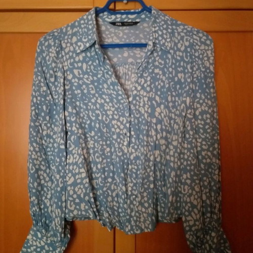 Zara women's shirt like new, white and turquoise, size S