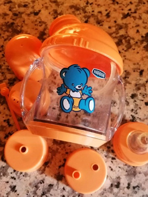Nestlé baby cup with handles and four spouts new