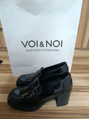 Loafer με τακούνι μαύρο λουστρίνι καινούργιο μέγεθος 40