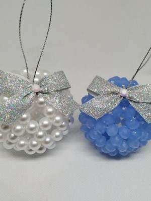 Ръчно изработен сет коледни топки за елха от перли и кристали