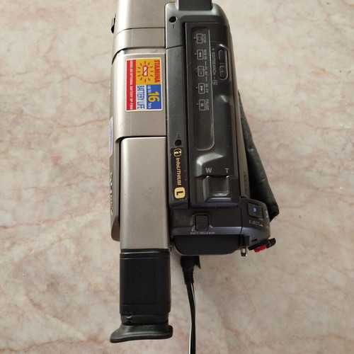 Sony Handycam Video 8 Hi8 vintage camcorder like new with charger and accessories