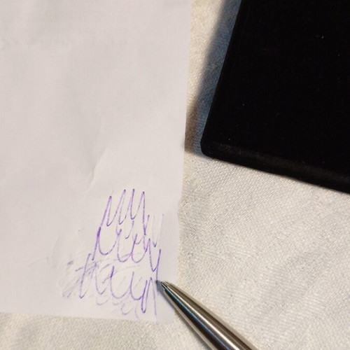 Vintage Status pen with silver case like new
