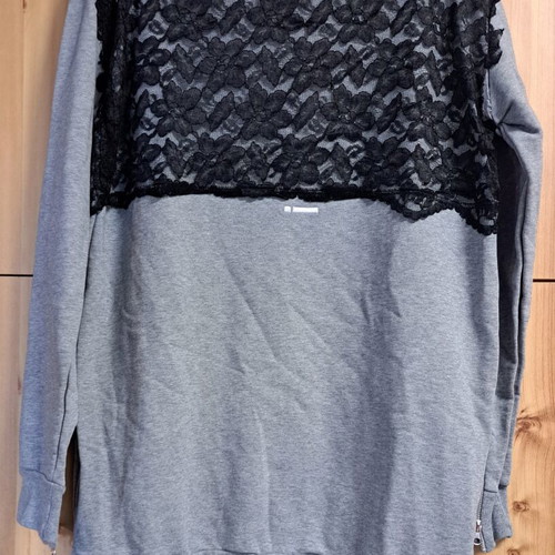 Women's sweatshirt with black lace, like new, size L