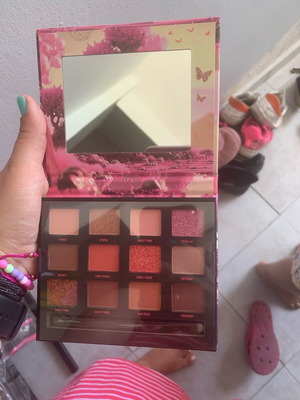 Παλέτα σκιών W7 Cosmetics καινούργια με έντονες αποχρώσεις