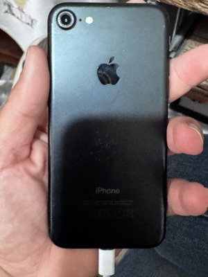 iPhone 7 32 g used, for parts only