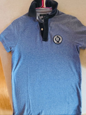 Tommy Hilfiger t shirt set of two like new, blue and red, men's S