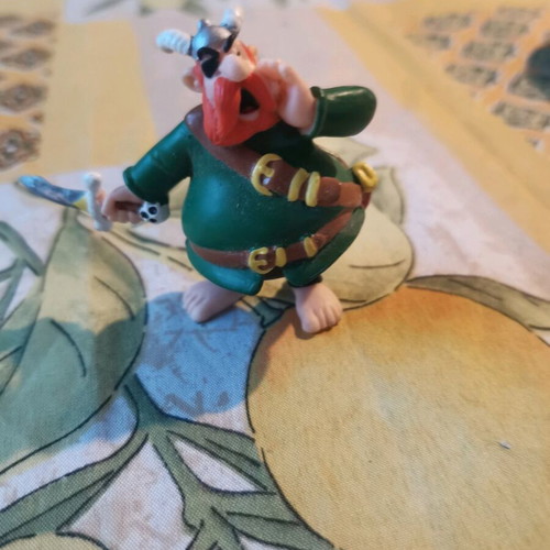Collectible pack of 4 vintage figures used from the 90s