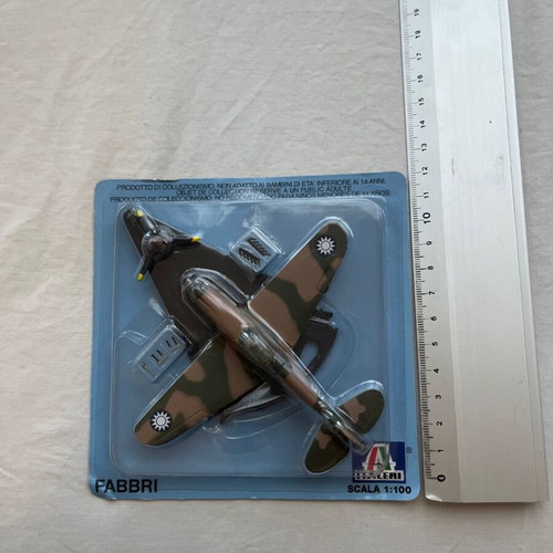 Curtiss P-40B Tomahawk airplane model new, scale 1/100