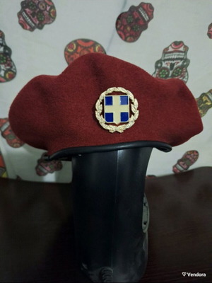 Army Air Force Beret 1996 like new, red with metal emblem