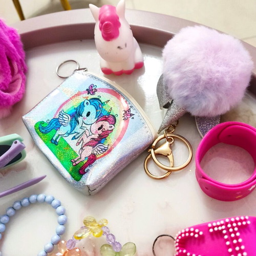 Wallets like new, pack with sunglasses, keychains, bracelets and rings