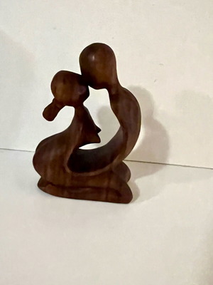 Vintage wood carving with kissing figures 12x10cm like new