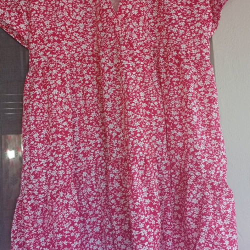 Summer dress like new, size large, knee length, airy and comfortable