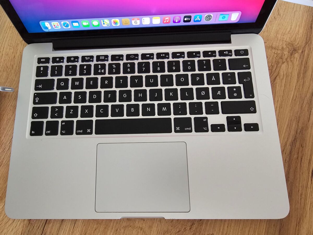 Apple MacBook Pro 13 inch Retina Mid… - € 190,00 - Vendora.gr