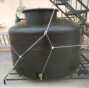 Πλαστικό βαρέλι βαρέως τύπου 1000lt για νερό ή πετρέλαιο.