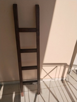 Χειροποίητη ξύλινη σκάλα κατόπιν παραγγελίας