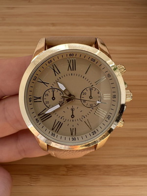 Classic Gold Unisex Wristwatch like new with Roman numerals
