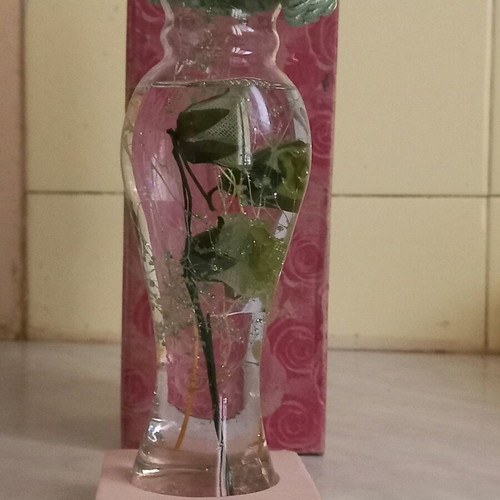 Decorative glass with fabric leaves in water, 18cm height like new
