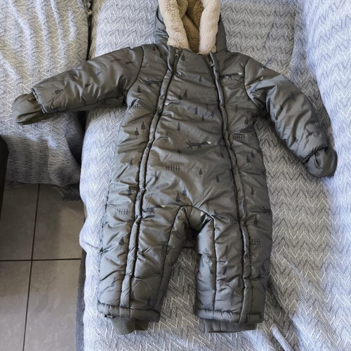Full-body baby jacket Prenatal 9-12 months like new, fleece lining