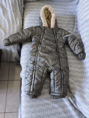 Full-body baby jacket Prenatal 9-12 months like new, fleece lining