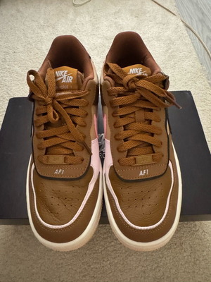 Nike AF1 athletic shoes like new, size 39, beige and brown