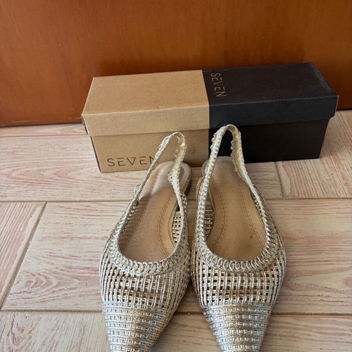 Gold sandals with low heel like new, size 38