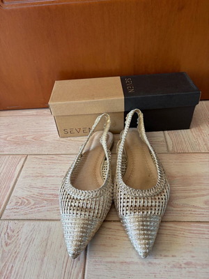Gold sandals with low heel like new, size 38