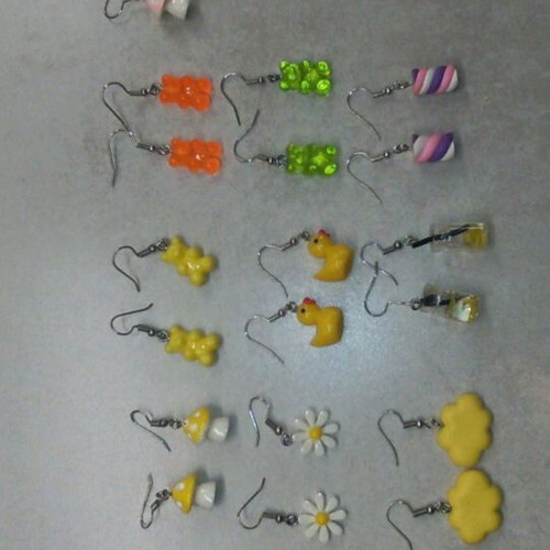 Set of 13 earrings like new, multicolored
