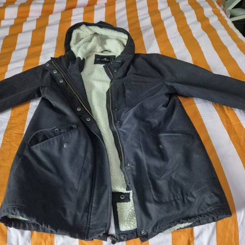 Volcom 5k parka like new, black, size M with sherpa lining