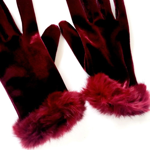 Velvet gloves burgundy with fur trim like new