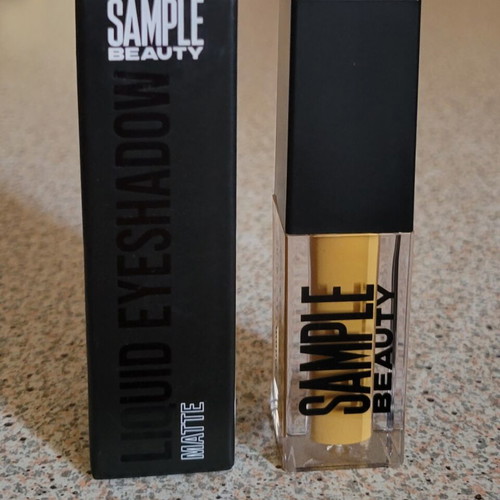 Sample Beauty Multi-Use Liquid Shadow in "Strapping" new