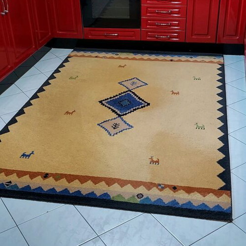 Modern rug 1.60 m x 2.00 m like new