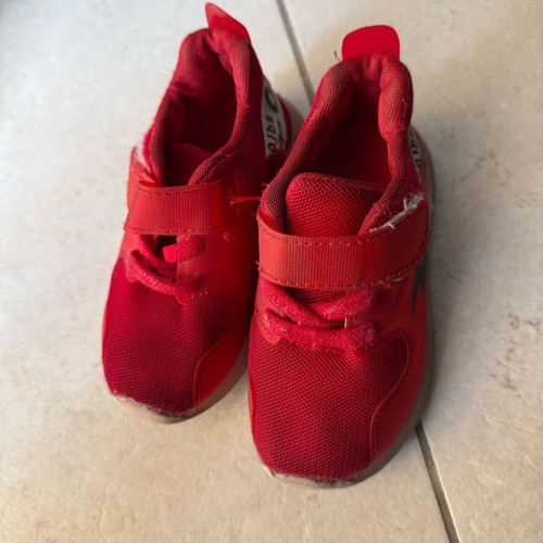 Children's sneakers No 24 used, red with mesh upper