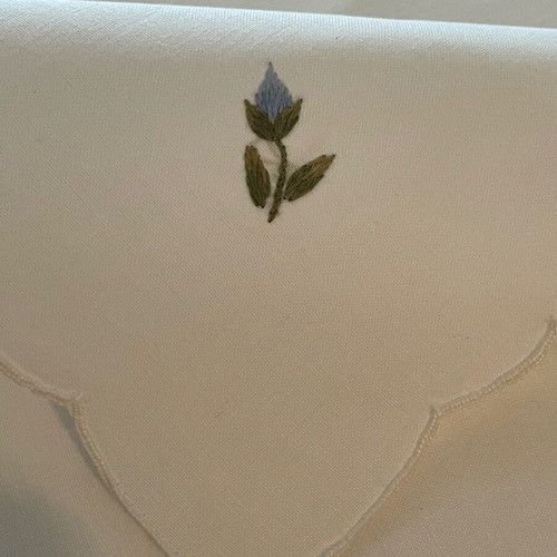 Vintage embroidered napkins clothespins set of 4