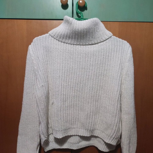 White turtleneck used without label