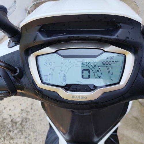 Piaggio Beverly 400 scooter, white, 400 cc, automatic