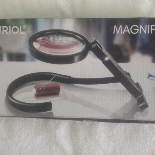 Universal magnifier new with rotating durable acrylic lens