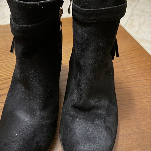 Ankle boots size 41 used, black with heel repair needed
