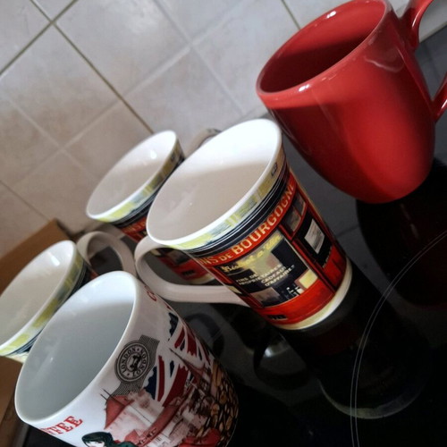 Coffee/tea mugs set of 5 like new with various designs