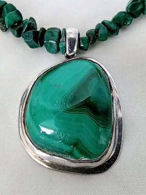 Κολιέ με φυσικό μαλαχίτη και ασημένιο στοιχείο 925 καινούργιο