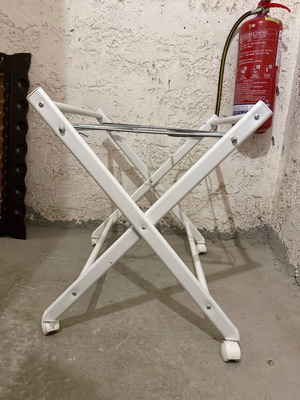 Bassinet stand metal foldable like new