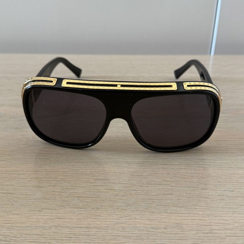 Louis Vuitton Millionaire sunglasses, black