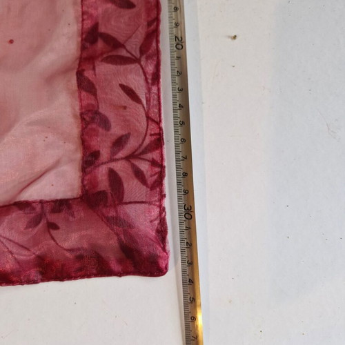 Christmas table runners like new, pack of 3, burgundy