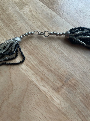 Black and white necklace like new