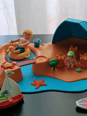 Playmobil Family Fun at the Beach 9425 like new