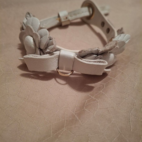 Folli Follie leather bracelet like new, white with flowers