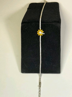 Silver bracelet with daisy design 925 degree new