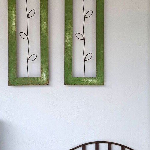 Set of 2 metal decorative frames used with embossed flower design